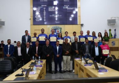 Câmara Municipal de Manhuaçu homenageia organizadores do Desafio das 7 Medalhas