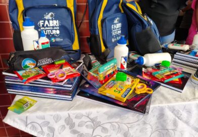 Fabriciano inicia entrega de uniformes e kits escolares para estudantes