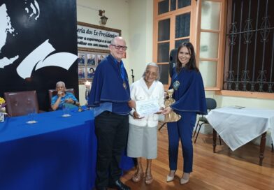 Academia Manhuaçuense de Letras presta homenagem às mães
