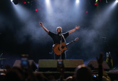Noite Gospel com Fernandinho marca história e emociona mais de 25 mil fiéis em Ipatinga