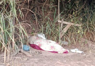 Morador de rua dorme ao relento e internauta pede socorro