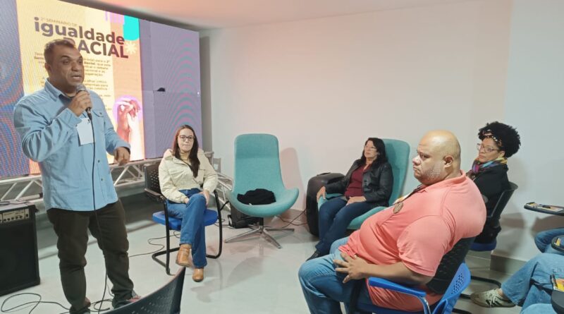 Seminário de Igualdade Racial discute o Racismo Institucional Seminário de Igualdade Racial discute o Racismo Institucional