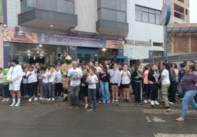 Respeito à faixa de pedestre é tema da ação com alunos da E. Cordovil P. Coelho