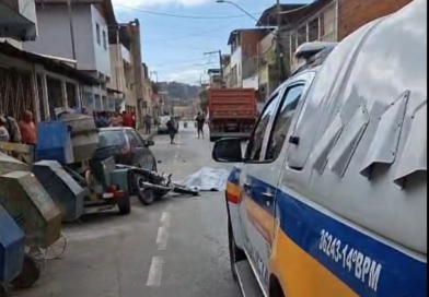 Acidente entre carreta e moto provoca morte de uma mulher em Ipatinga