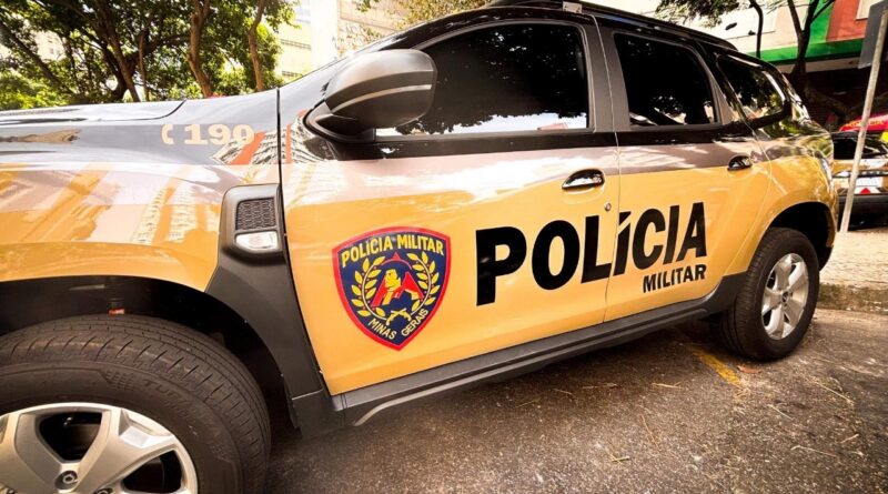 Mulher é assassinada a tiros em Caratinga Mulher é assassinada a tiros em Caratinga