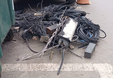 Fios pendurados: remoção inicia na área central de Manhuaçu Fios pendurados: remoção inicia na área central de Manhuaçu