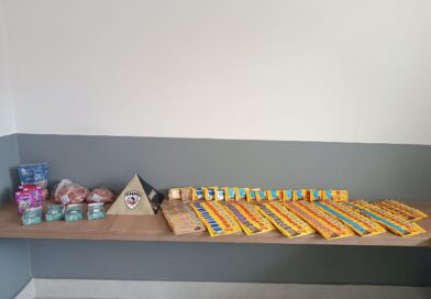 Homem é preso por furtar 105 chocolates, chicletes, carnes e camarão em supermercados